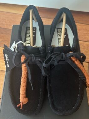 W’s Clarks Wallabee Black Suede